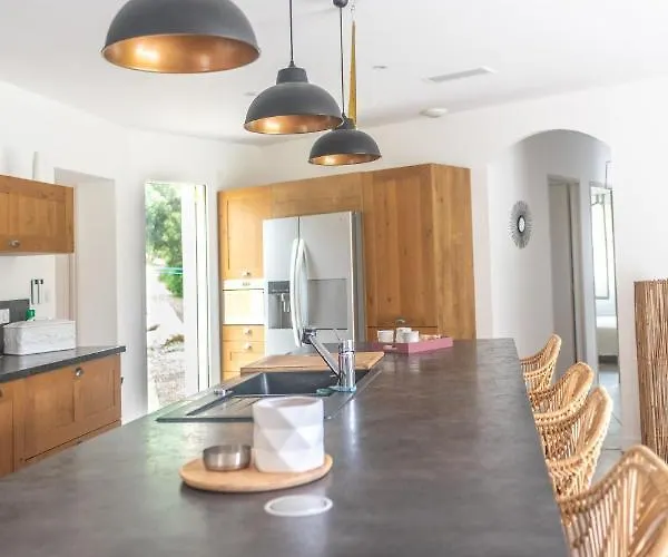 Grande De Standing Avec Piscine A En Corse